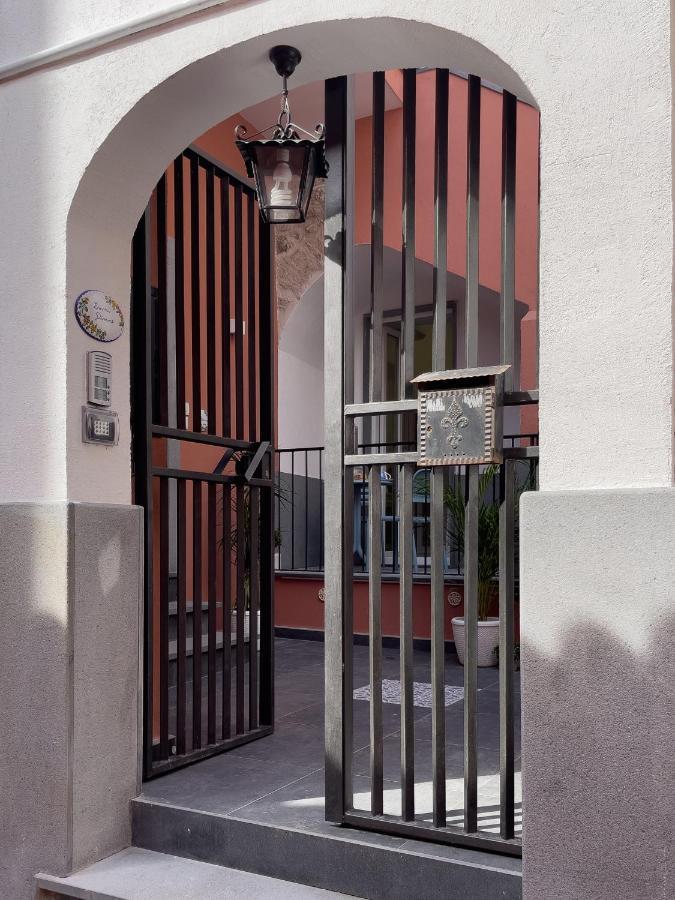 Apartamento Emma Dimore Castellammare di Stabia Exterior foto